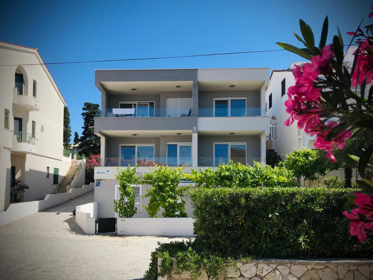 Apartment Luna Novalja